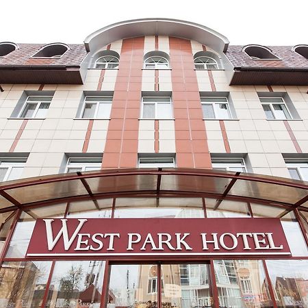 West Park Hotel Sofiivska Borshchahivka Buitenkant foto