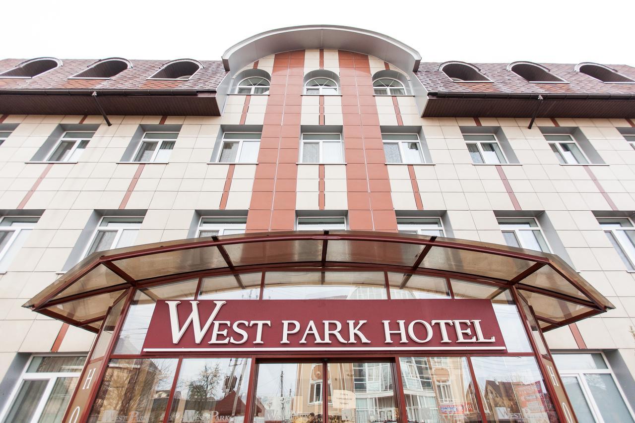 West Park Hotel Sofiivska Borshchahivka Buitenkant foto