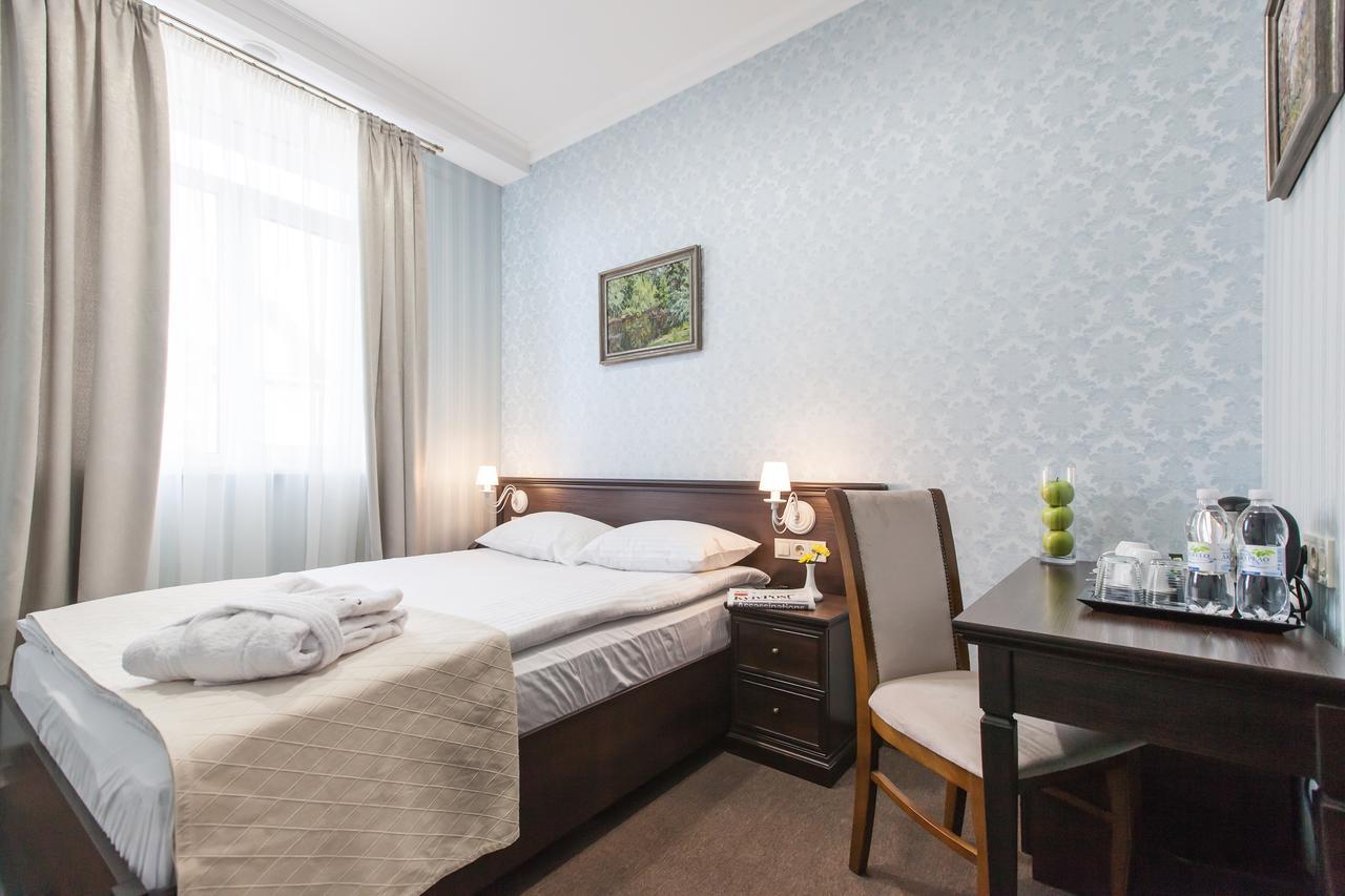 West Park Hotel Sofiivska Borshchahivka Buitenkant foto