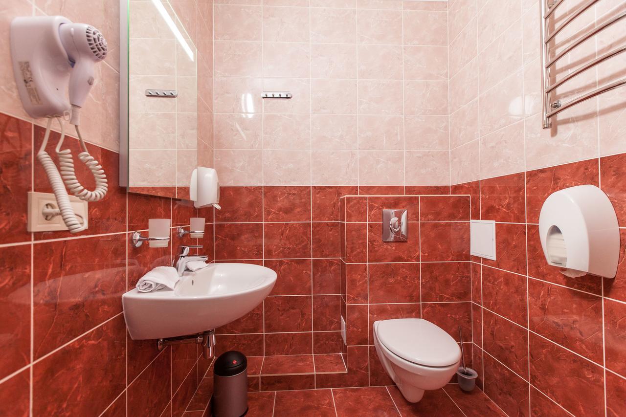 West Park Hotel Sofiivska Borshchahivka Buitenkant foto
