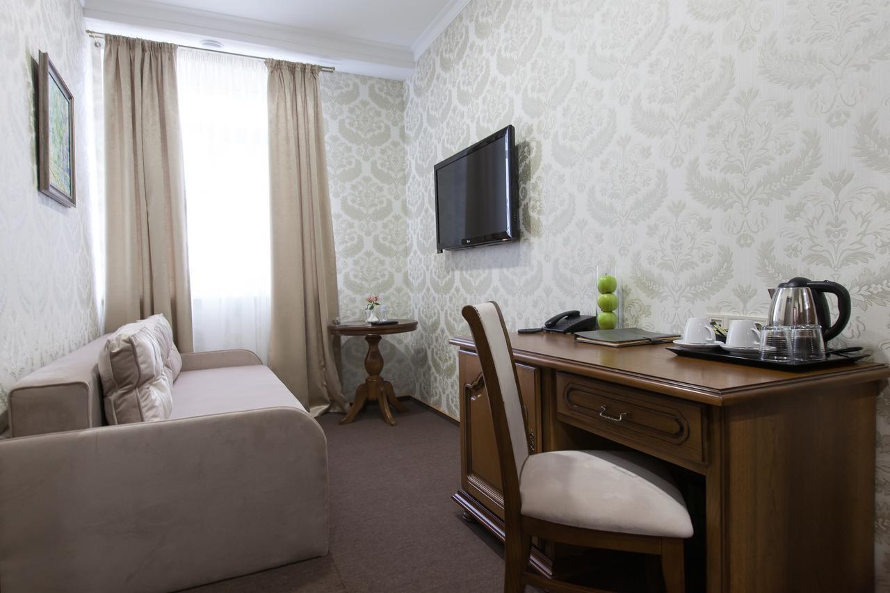West Park Hotel Sofiivska Borshchahivka Buitenkant foto