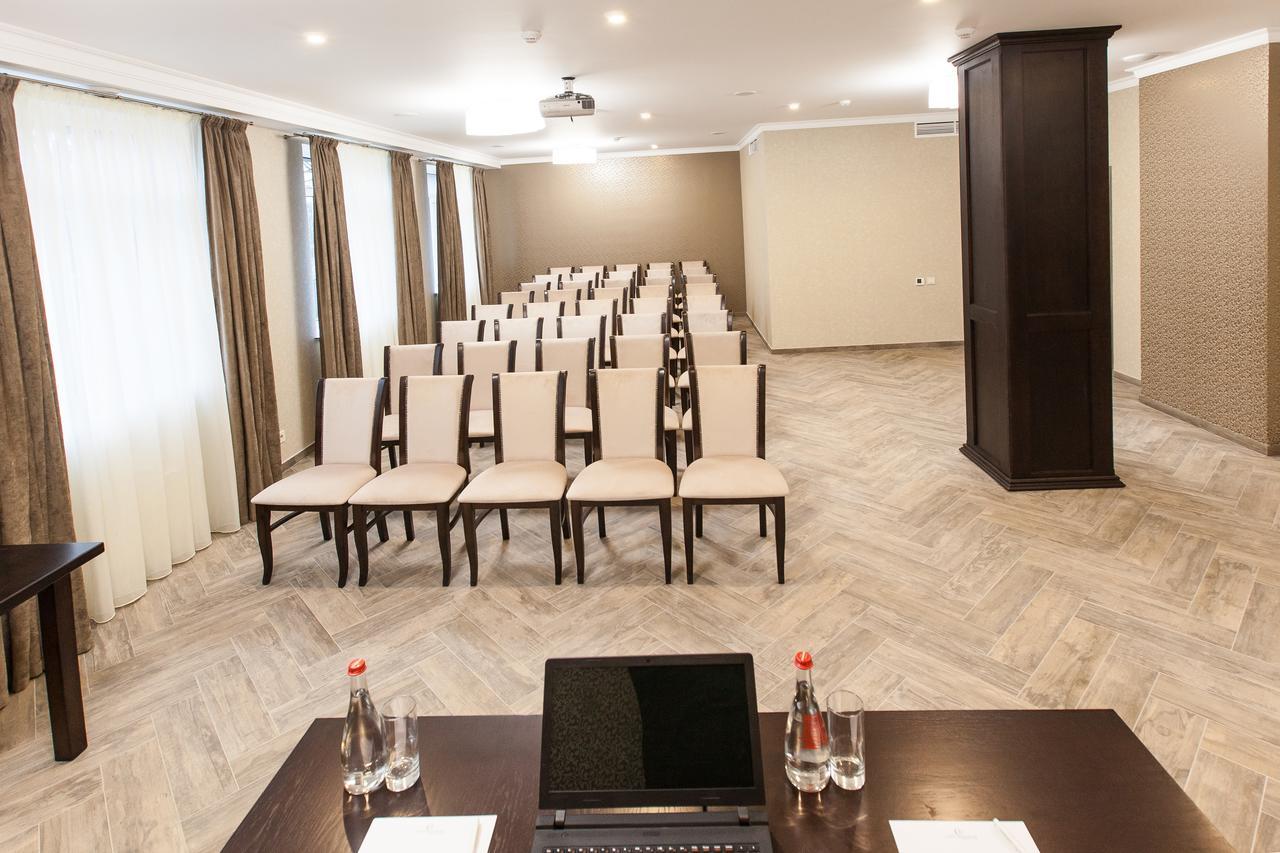 West Park Hotel Sofiivska Borshchahivka Buitenkant foto