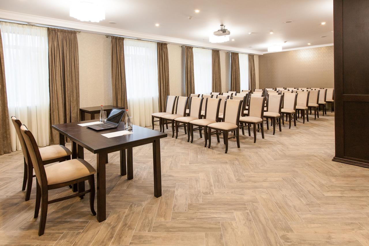 West Park Hotel Sofiivska Borshchahivka Buitenkant foto
