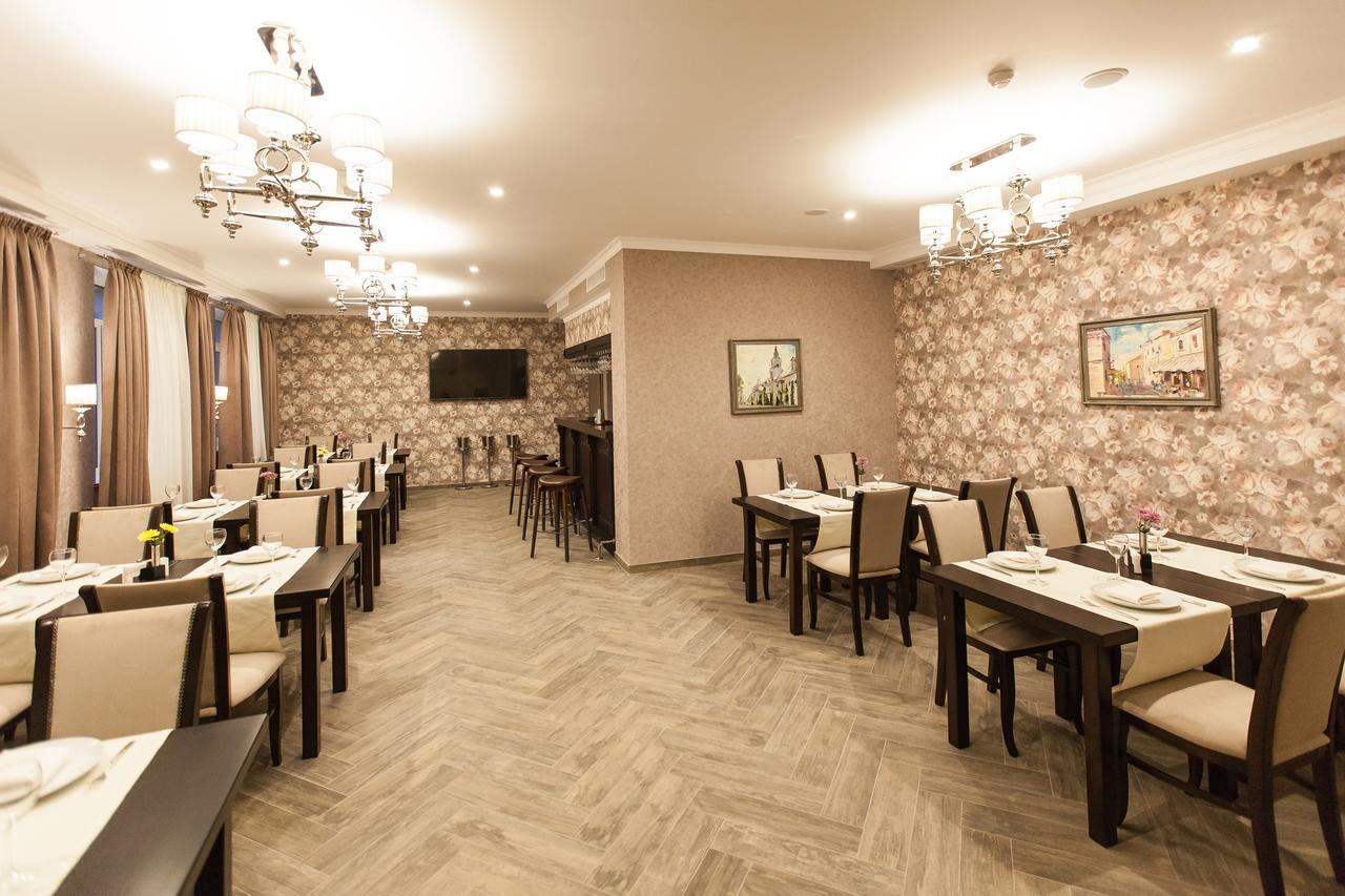 West Park Hotel Sofiivska Borshchahivka Buitenkant foto