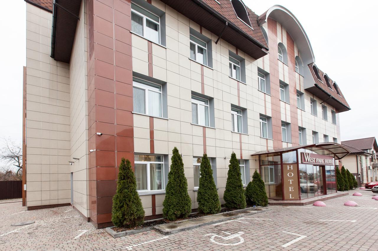 West Park Hotel Sofiivska Borshchahivka Buitenkant foto