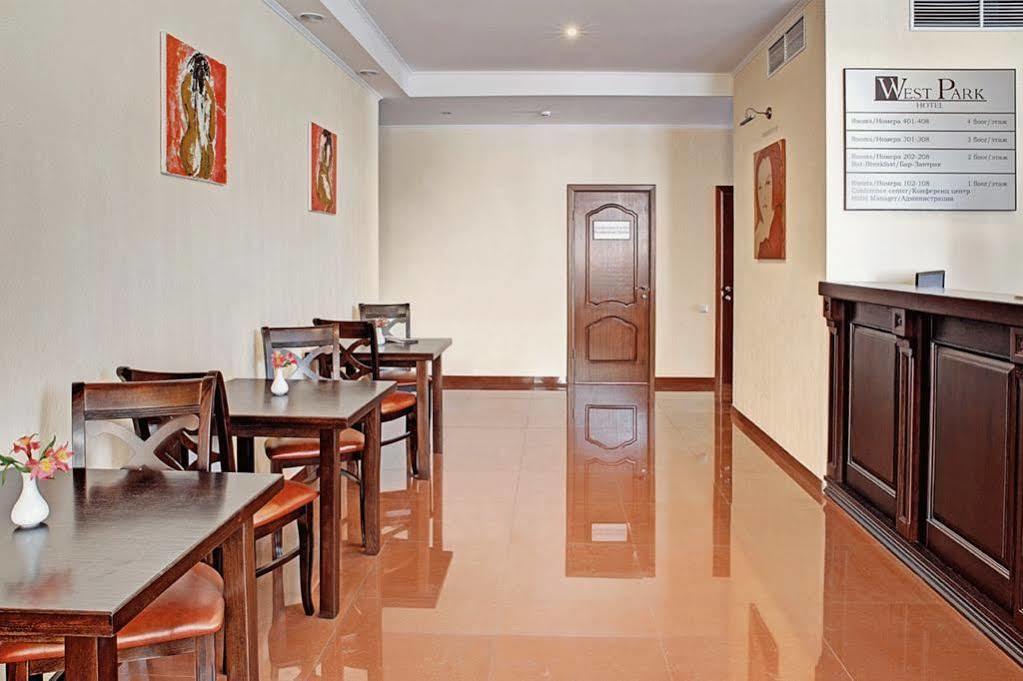 West Park Hotel Sofiivska Borshchahivka Buitenkant foto